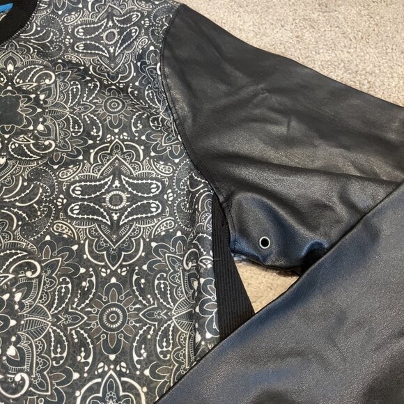 Entreels Men's Paisley Fleece Pullover Top Size XL Faux Leather Trim Grunge Emo - Picture 4 of 10